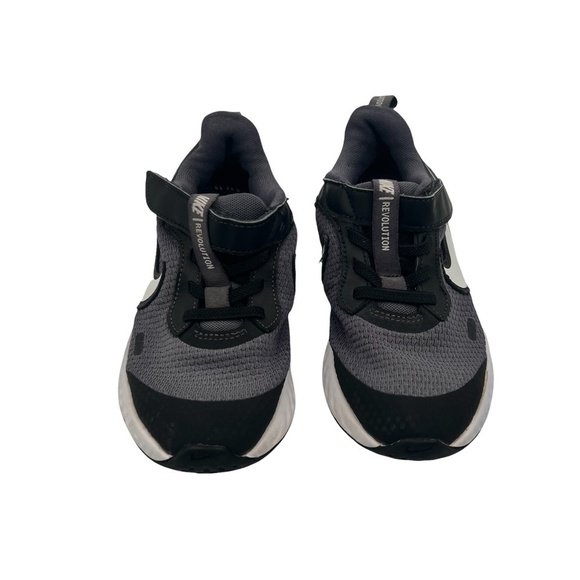 Nike Gray Black Revolution 5 Sneakers Size 12 C Kid’s - Picture 3 of 8